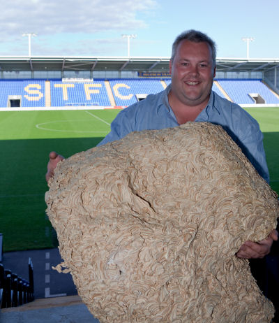 Jim, of Pestforce with the giant wasp nest Jim, of Pestforce with the giant wasp nest