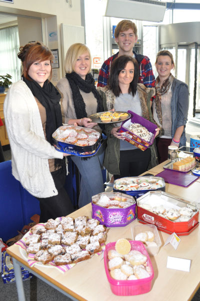 Corey Edwards, Sophie Jennings, Chloe Everett, Scott Hill, Sarah Jane-Kelly with home made Pudsey cakes and other cakes. Corey Edwards, Sophie Jennings, Chloe Everett, Scott Hill, Sarah Jane-Kelly with home made Pudsey cakes and other cakes.