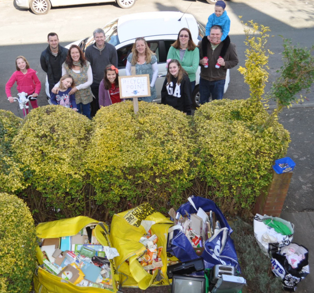 Residents on Ashley St, Cherry Orchard are working together to slim their bins. Residents on Ashley St, Cherry Orchard are working together to slim their bins.
