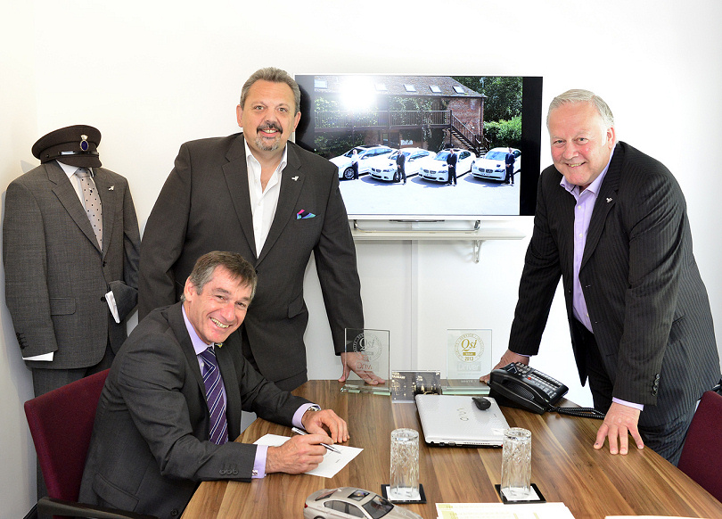 Paul Smart signs on the dotted line with White 7 principal directors Anthony Randall and Alan Bowyer