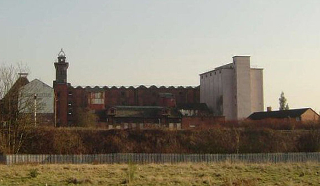 Work begins to demolish silo at Shrewsbury Flax Mill Maltings