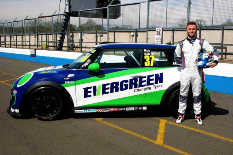 MINI challenge race winner Smith confirms return for 2015 title bid