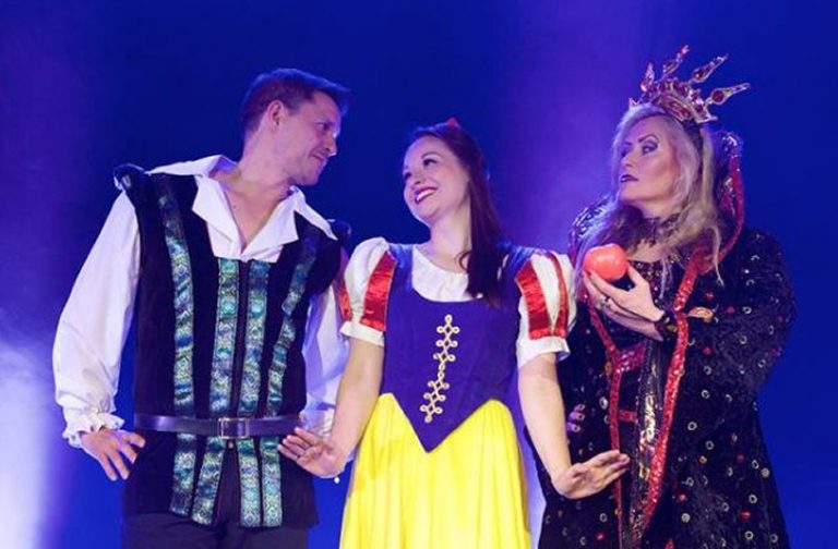 Record breaking audience see Snow White and the Seven Dwarfs at Oakengates Theatre