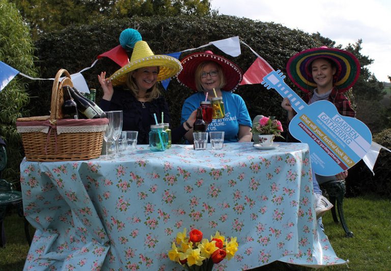 Host a garden gathering for Parkinson’s UK