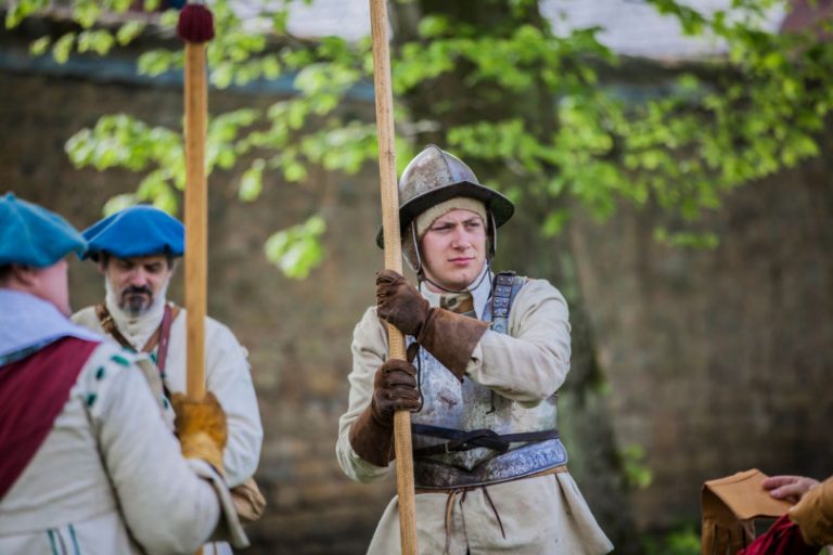 Take in the sights, smells and sounds of Civil War England