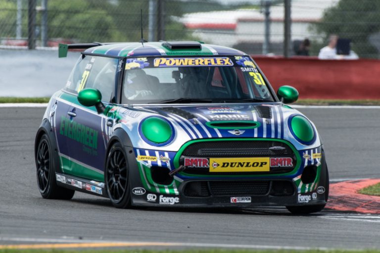 Rob Smith on the circuit. Photo: Dave Young Photography