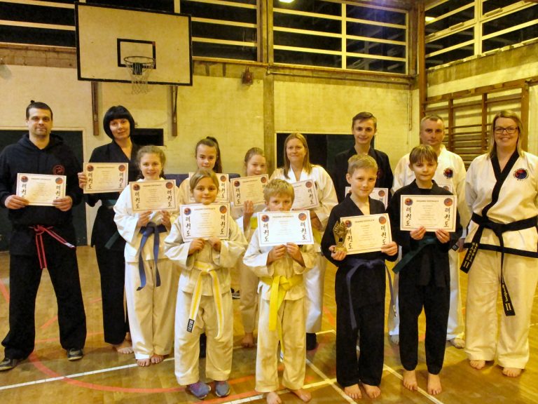 Oliver Hilton, Clare Gregory, Evie Dennis, Daisy Watkins (back), Mya Maiden (front), Lucy Edwards, Oliver Jones, Helen Edwards, Logan Gregory (back), Jack Childs (front), Marcin Makarewicz (back) Zara Gregory (front), Anna Bradford. Not pictured but also successful - Jenson Haines and Abigail Crook