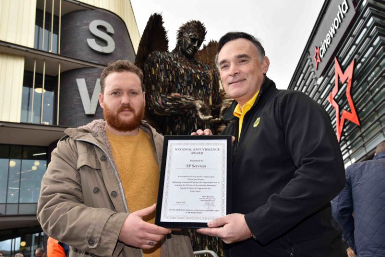 SP Services MD Simon Leggett (right) receives a National Anti Violence Award from Knife Angel sculptor Alfie Bradley for his company’s support for the statue’s UK tour against violence and aggression