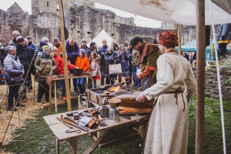 Knights prepare for battle as Ludlow Medieval Christmas Fayre returns