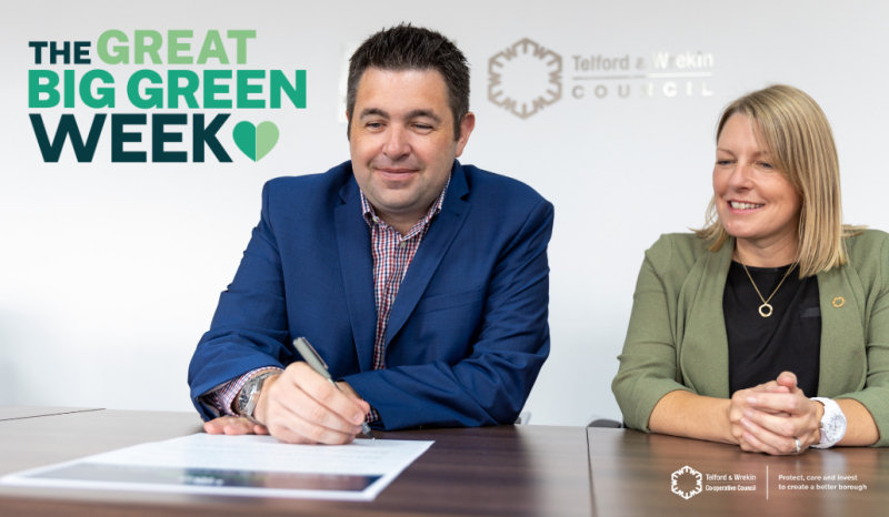 Councillor Shaun Davies signs the UK100 membership pledge on behalf of Telford & Wrekin Council, pictured with Cllr Carolyn Healy. Photo: Telford & Wrekin Council