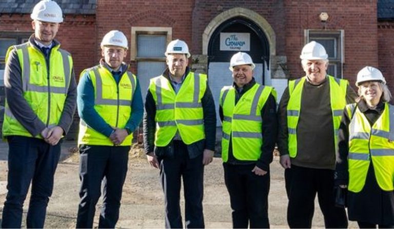 Tom Garrity - Build Manager, Lovell, James Aucote - Site Manager, Lovell, James Dunn, Director – Prosperity & Investment, Telford & Wrekin Council, Councillor Richard Overton - Deputy Leader, Deputy Leader and Cabinet Member for Housing, Enforcement and Transport, Councillor Stephen Handley, St Georges & Priorslee Parish Council, Vicky Brain, St Georges & Priorslee Parish Council. Photo: Telford & Wrekin Council
