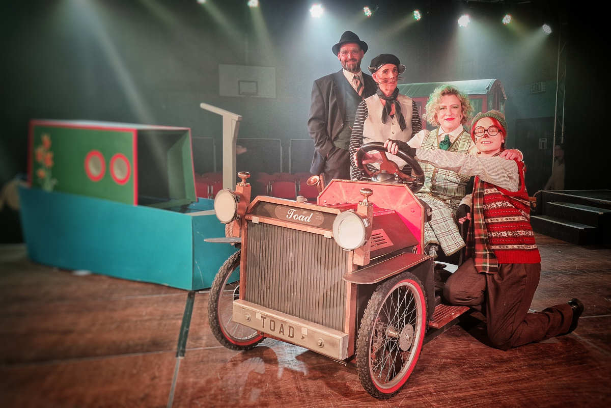 Members of The Wind in the Willows cast.
