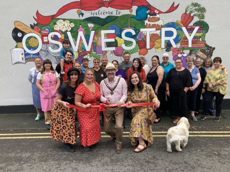 Artists Sarah Parkinson and Debbie Carr with Mayor of Oswestry Councillor Mike Isherwood and locals as thet unveil the new mural. Photo: Oswestry Town Council