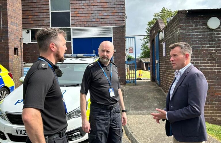 Stuart Anderson MP discusses anti-social behaviour with two police officers
