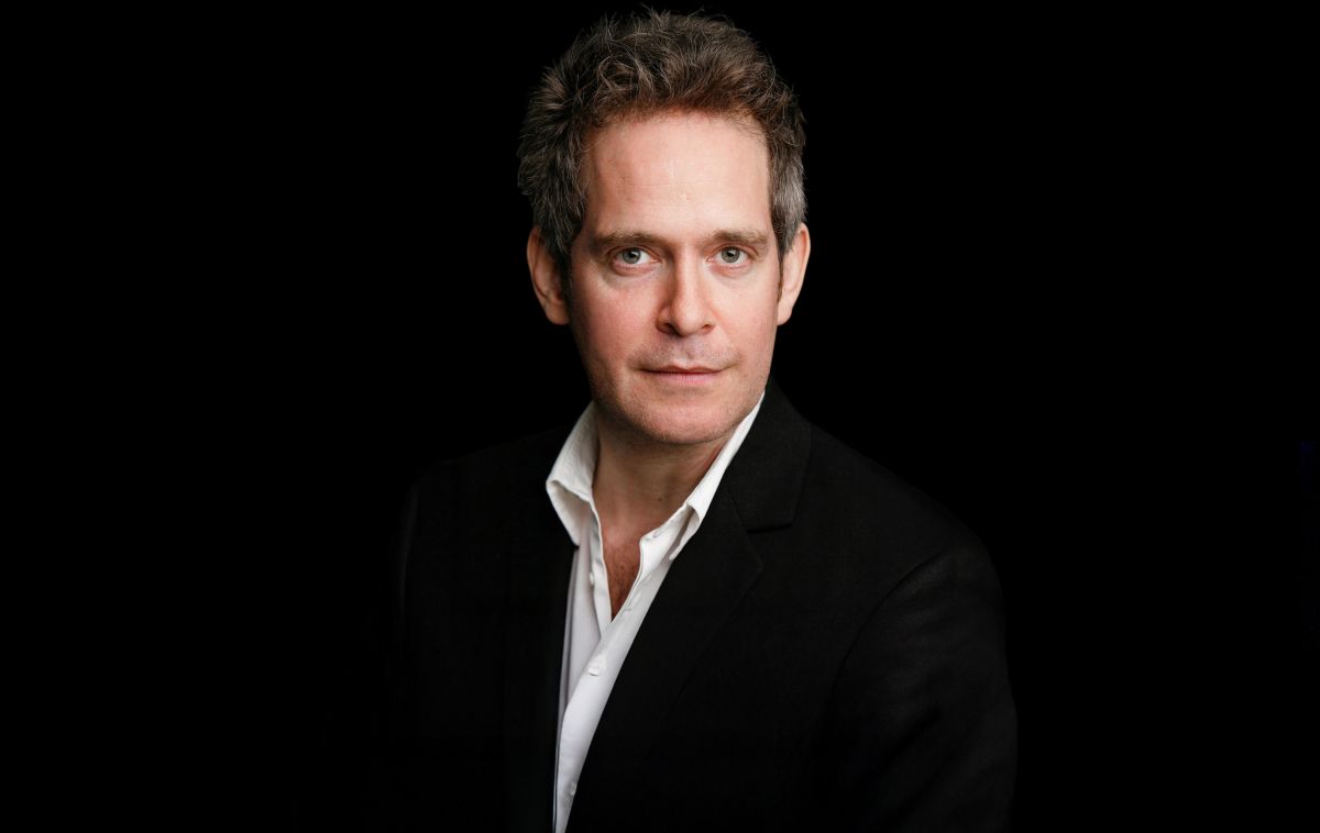 Tom Hollander