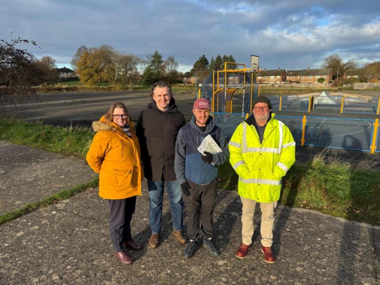 Recently Helen Ball, Town Clerk for Shrewsbury Town Council and Rob Wilson, Leader of Shrewsbury Town Council and local councilor for Copthorne met with representatives from Camlins at Shorncliffe Drive Rec Ground